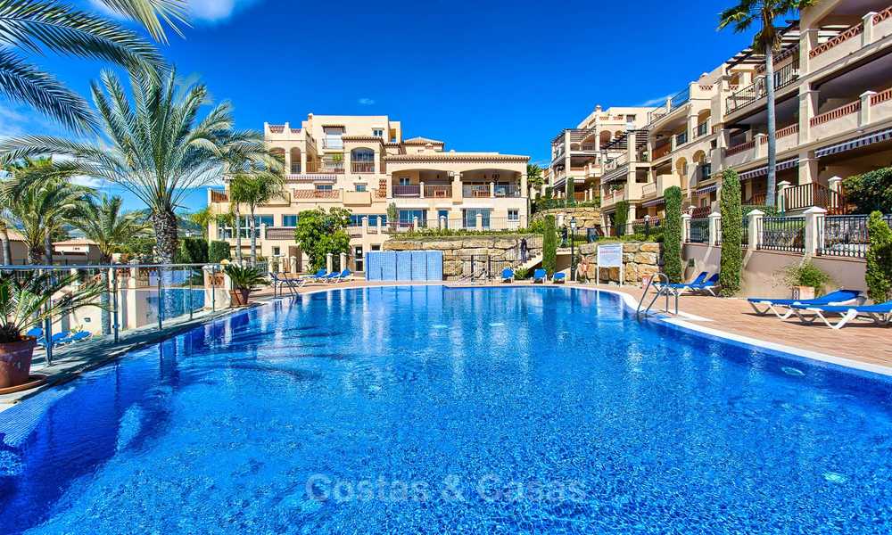 Superbe duplex penthouse à vendre dans un complexe de luxe, sur un golf avec vue sur mer - Benahavis, Marbella 8870