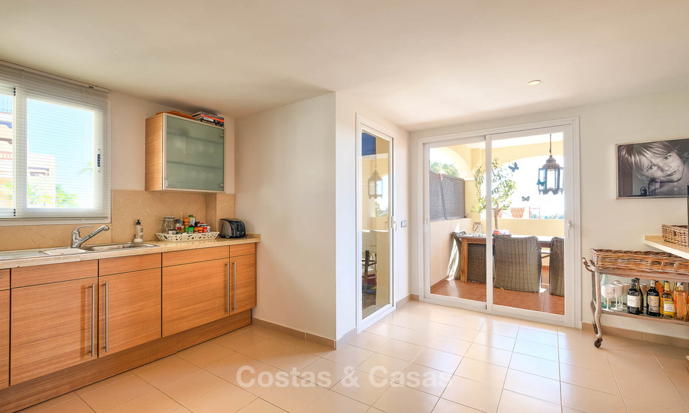 Superbe duplex penthouse à vendre dans un complexe de luxe, sur un golf avec vue sur mer - Benahavis, Marbella 8875