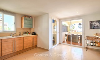 Superbe duplex penthouse à vendre dans un complexe de luxe, sur un golf avec vue sur mer - Benahavis, Marbella 8875 