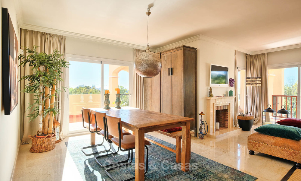 Superbe duplex penthouse à vendre dans un complexe de luxe, sur un golf avec vue sur mer - Benahavis, Marbella 8878