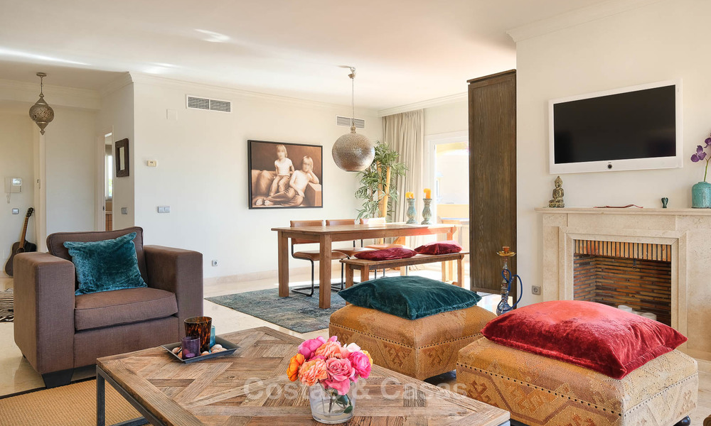 Superbe duplex penthouse à vendre dans un complexe de luxe, sur un golf avec vue sur mer - Benahavis, Marbella 8879