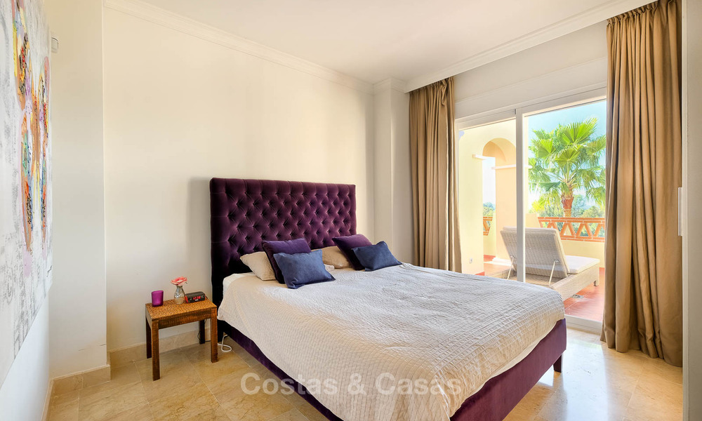 Superbe duplex penthouse à vendre dans un complexe de luxe, sur un golf avec vue sur mer - Benahavis, Marbella 8887