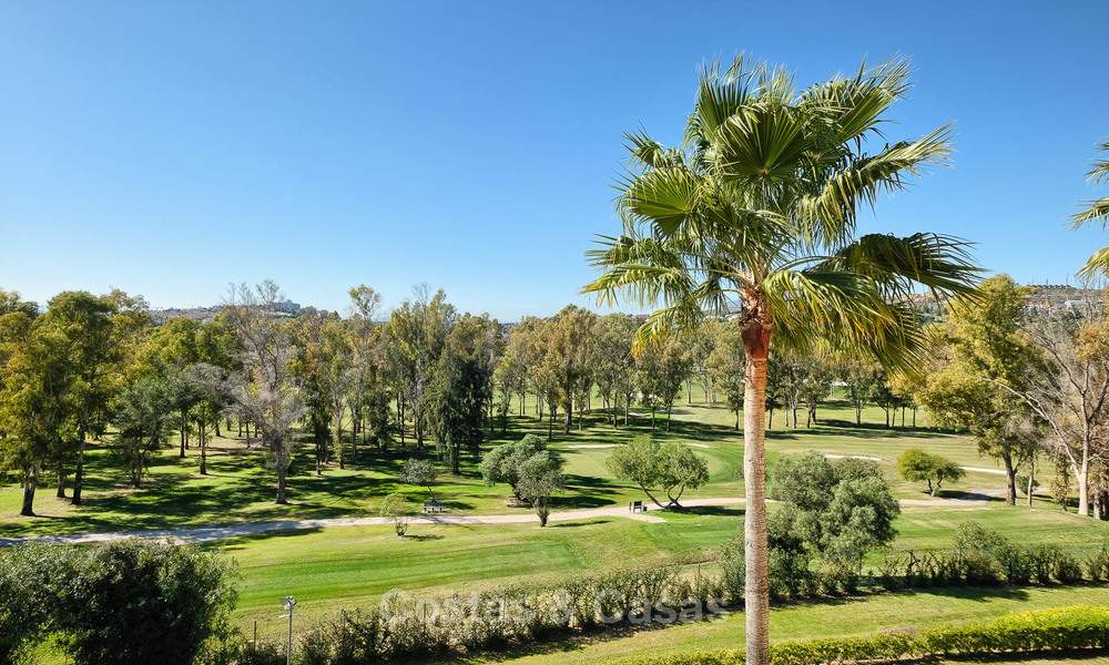 Superbe duplex penthouse à vendre dans un complexe de luxe, sur un golf avec vue sur mer - Benahavis, Marbella 8889