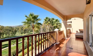 Superbe duplex penthouse à vendre dans un complexe de luxe, sur un golf avec vue sur mer - Benahavis, Marbella 8890 
