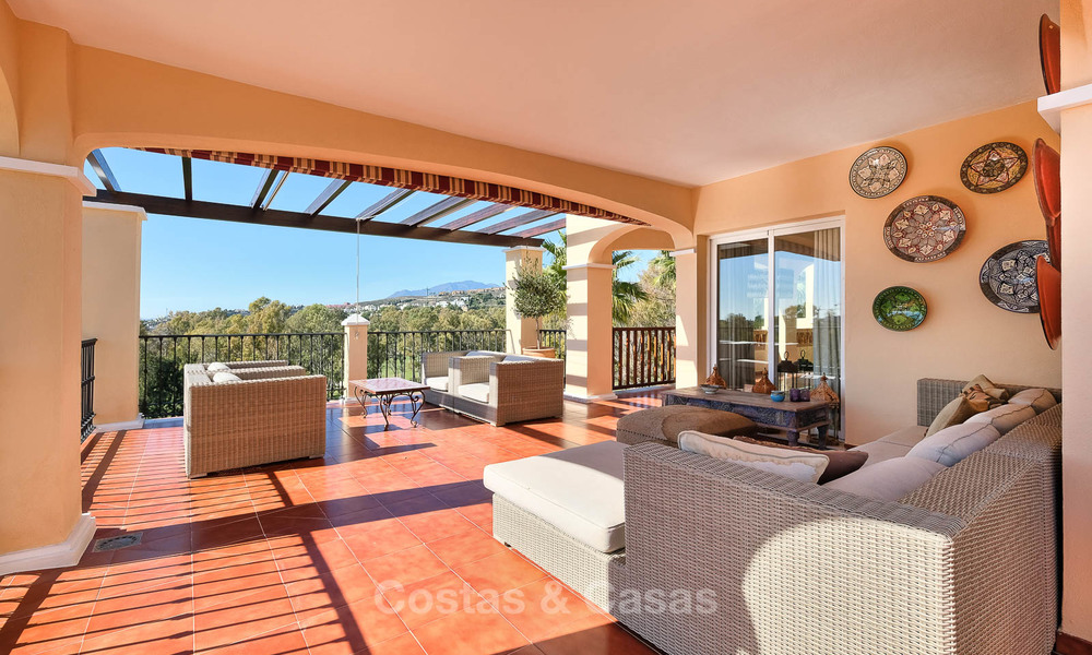 Superbe duplex penthouse à vendre dans un complexe de luxe, sur un golf avec vue sur mer - Benahavis, Marbella 8891