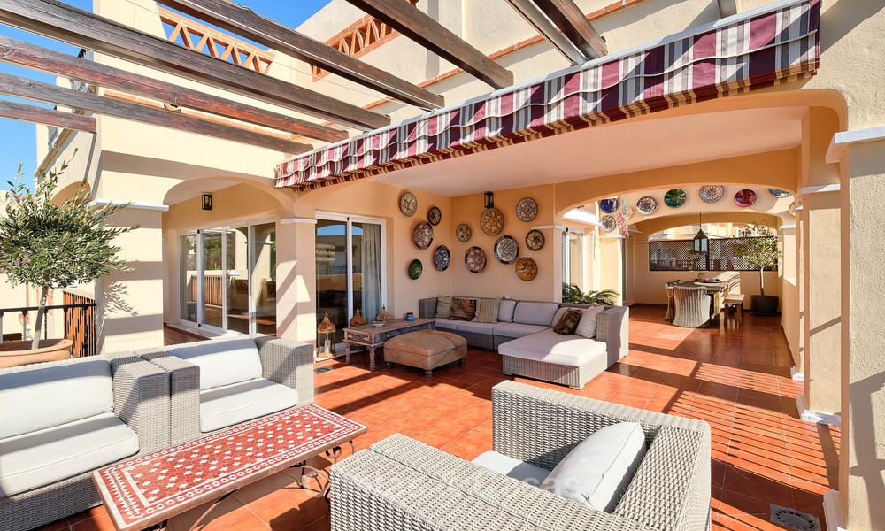 Superbe duplex penthouse à vendre dans un complexe de luxe, sur un golf avec vue sur mer - Benahavis, Marbella 8895