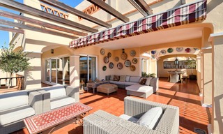 Superbe duplex penthouse à vendre dans un complexe de luxe, sur un golf avec vue sur mer - Benahavis, Marbella 8895 