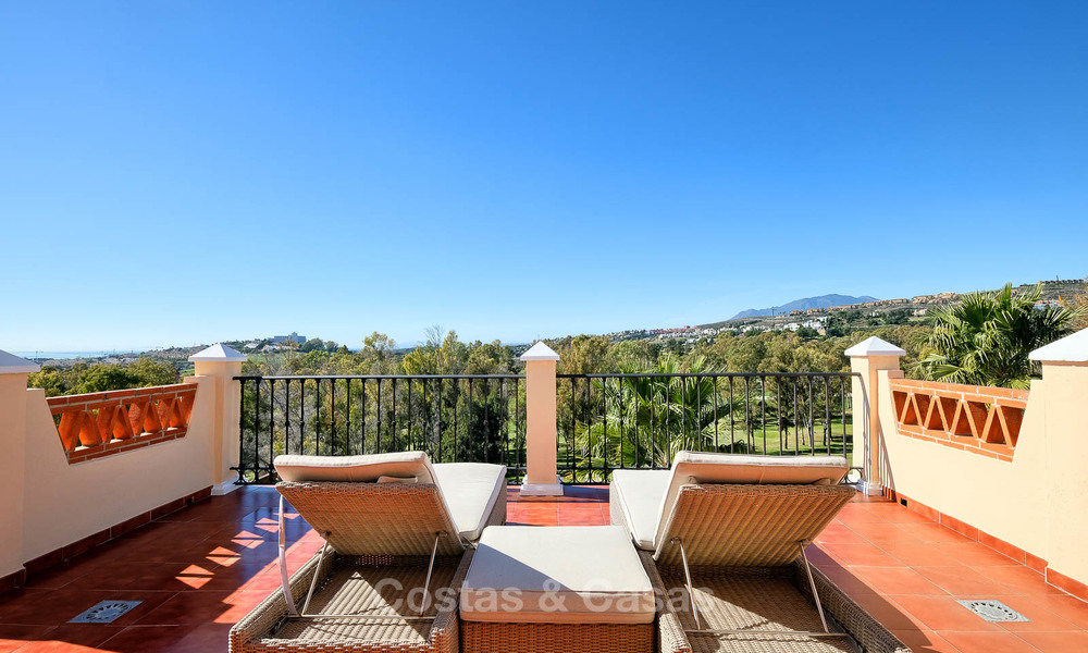 Superbe duplex penthouse à vendre dans un complexe de luxe, sur un golf avec vue sur mer - Benahavis, Marbella 8897