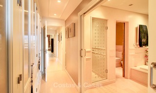Spectaculaire duplex penthouse dans un complexe de luxe en bord de mer à vendre, - New Golden Mile, Costa del Sol 9090 