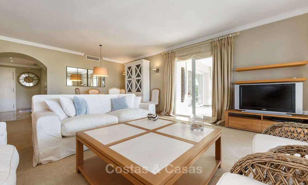 Appartement très spacieux près de la plage avec vue sur la mer à vendre, urbanisation prestigieuse, Marbella Est. 9137