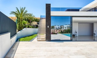 Villa contemporaine de luxe unique de haut de gamme située dans la Vallée du Golf de Nueva Andalucía, Marbella. 9294 