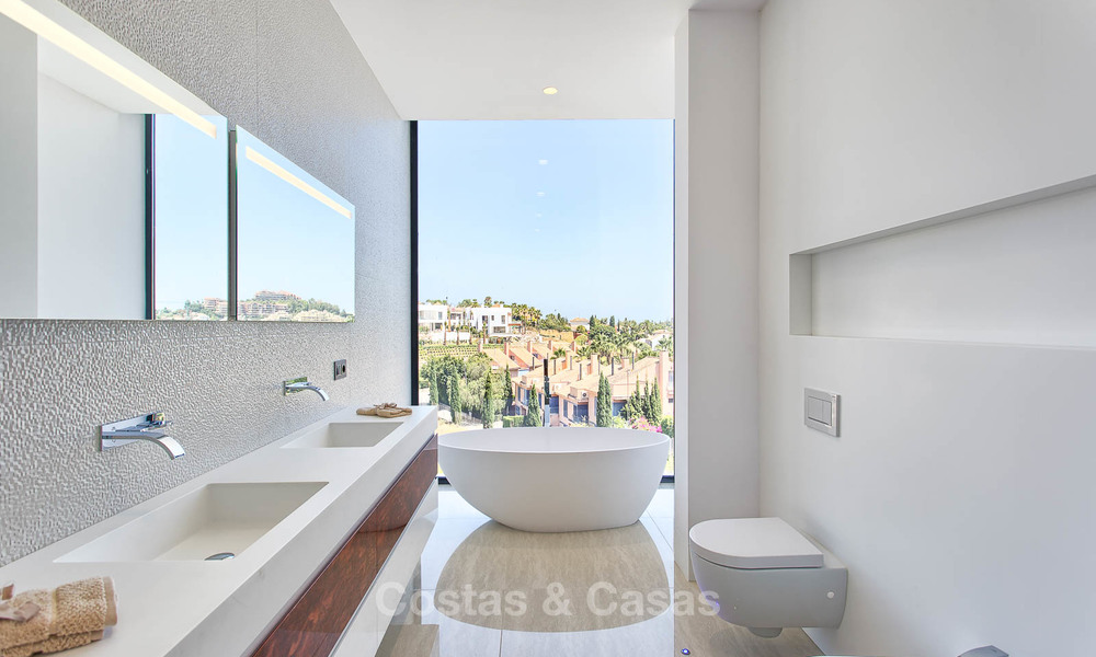 Villa contemporaine de luxe unique de haut de gamme située dans la Vallée du Golf de Nueva Andalucía, Marbella. 9302