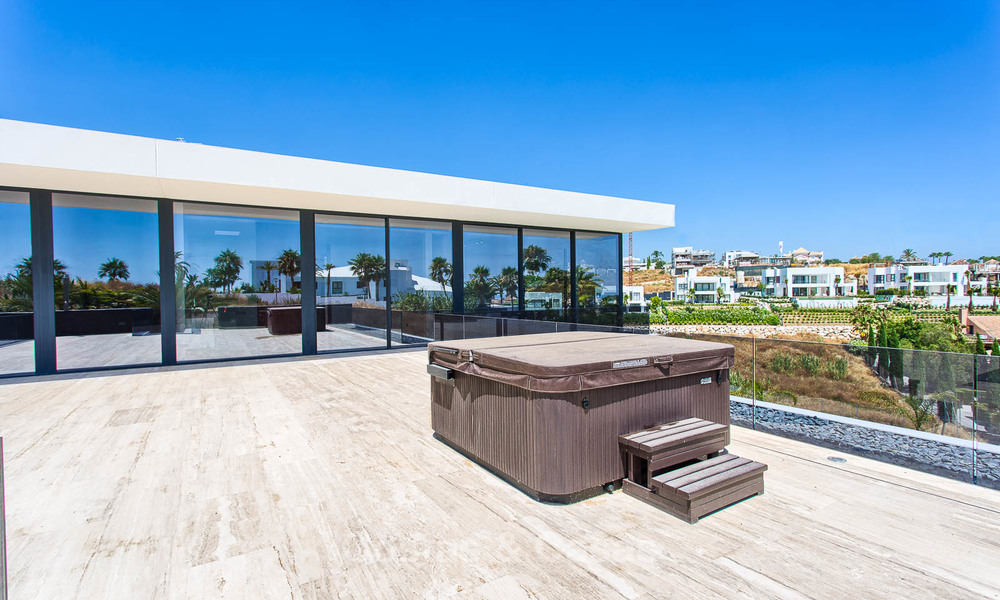 Villa contemporaine de luxe unique de haut de gamme située dans la Vallée du Golf de Nueva Andalucía, Marbella. 9305