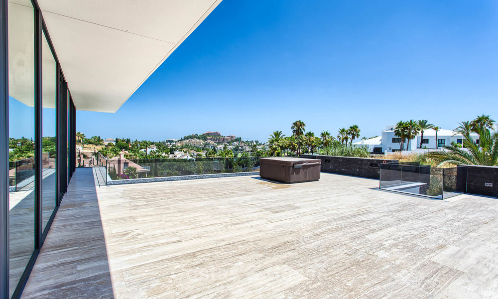 Villa contemporaine de luxe unique de haut de gamme située dans la Vallée du Golf de Nueva Andalucía, Marbella. 9307