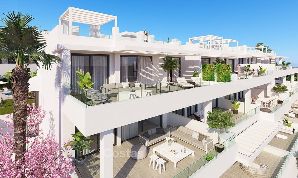 Superbes appartements neufs contemporains avec vue sur la mer à vendre, à distance de marche de la plage, West Estepona 9460
