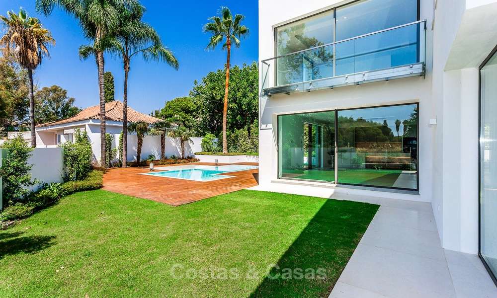 Exquise villa de luxe moderne à vendre, côté plage Puerto Banus, Marbella 9502
