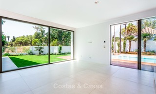 Exquise villa de luxe moderne à vendre, côté plage Puerto Banus, Marbella 9554 