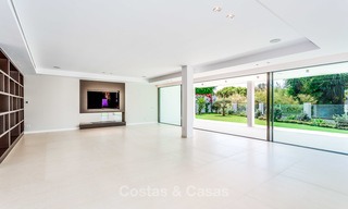 Exquise villa de luxe moderne à vendre, côté plage Puerto Banus, Marbella 9558 