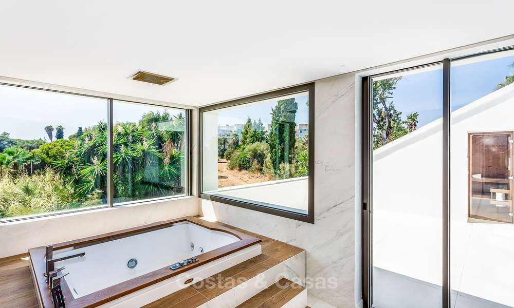 Exquise villa de luxe moderne à vendre, côté plage Puerto Banus, Marbella 9561