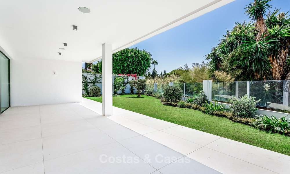 Exquise villa de luxe moderne à vendre, côté plage Puerto Banus, Marbella 9568
