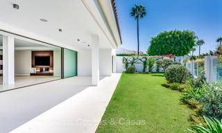 Exquise villa de luxe moderne à vendre, côté plage Puerto Banus, Marbella 9569 