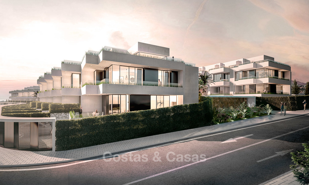 Magnifiques maisons jumelées modernes à vendre, à distance de marche de la plage et des commodités à Fuengirola, Costa del Sol 9491