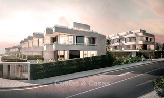 Magnifiques maisons jumelées modernes à vendre, à distance de marche de la plage et des commodités à Fuengirola, Costa del Sol 9491 