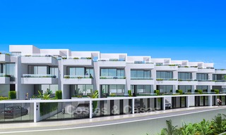 Magnifiques maisons jumelées modernes à vendre, à distance de marche de la plage et des commodités à Fuengirola, Costa del Sol 9492 