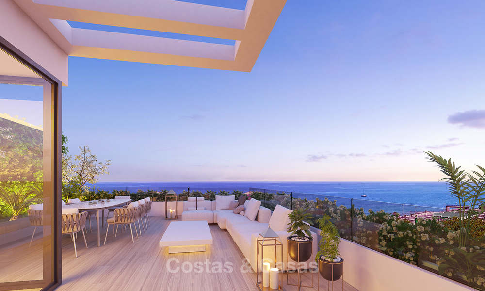 Magnifiques maisons jumelées modernes à vendre, à distance de marche de la plage et des commodités à Fuengirola, Costa del Sol 9496