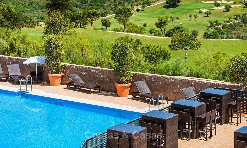 Appartements première ligne de golf à vendre dans un centre de vacances 4 étoiles avec vue sur le golf, la montagne et la mer - Estepona - Costa del Sol 9898