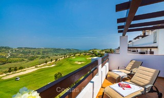Appartements première ligne de golf à vendre dans un centre de vacances 4 étoiles avec vue sur le golf, la montagne et la mer - Estepona - Costa del Sol 9903 