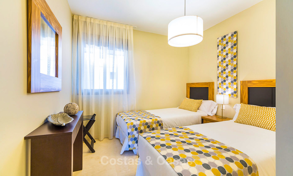 Appartements première ligne de golf à vendre dans un centre de vacances 4 étoiles avec vue sur le golf, la montagne et la mer - Estepona - Costa del Sol 9906