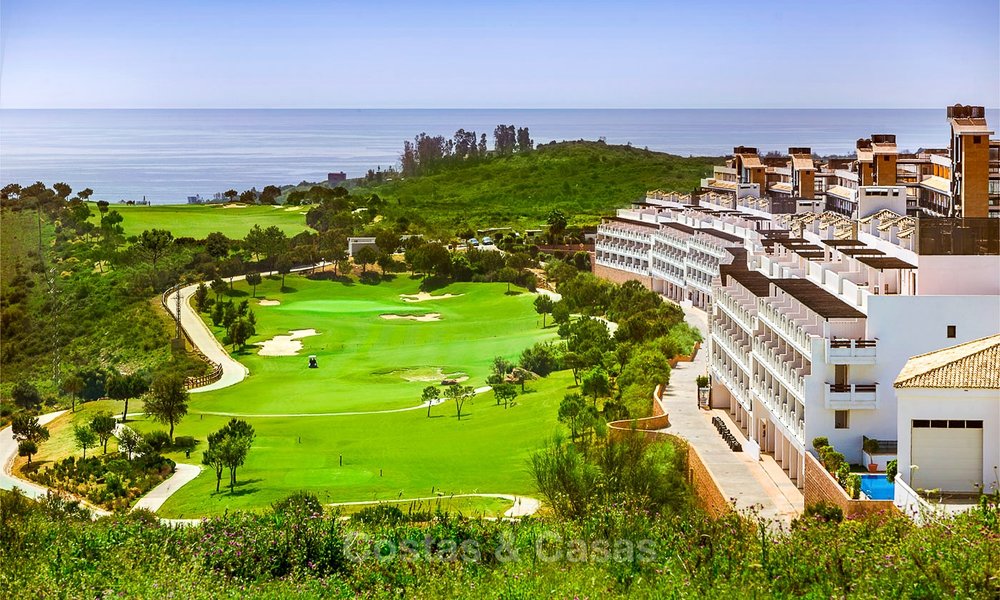 Appartements première ligne de golf à vendre dans un centre de vacances 4 étoiles avec vue sur le golf, la montagne et la mer - Estepona - Costa del Sol 9913