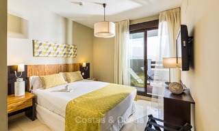Appartements première ligne de golf à vendre dans un centre de vacances 4 étoiles avec vue sur le golf, la montagne et la mer - Estepona - Costa del Sol 9916 