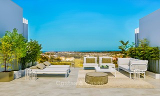 Nouvelles villas jumelées contemporaines avec vue imprenable sur mer à vendre, directement sur le golf à Sotogrande, Costa del Sol 9930 