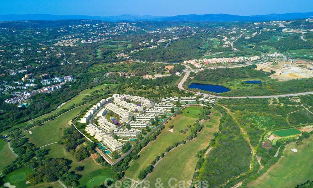 Nouvelles villas jumelées contemporaines avec vue imprenable sur mer à vendre, directement sur le golf à Sotogrande, Costa del Sol 9936