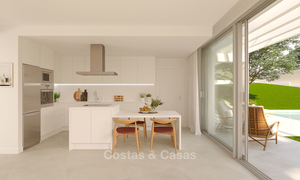 Nouvelles villas jumelées contemporaines avec vue imprenable sur mer à vendre, directement sur le golf à Sotogrande, Costa del Sol 9937