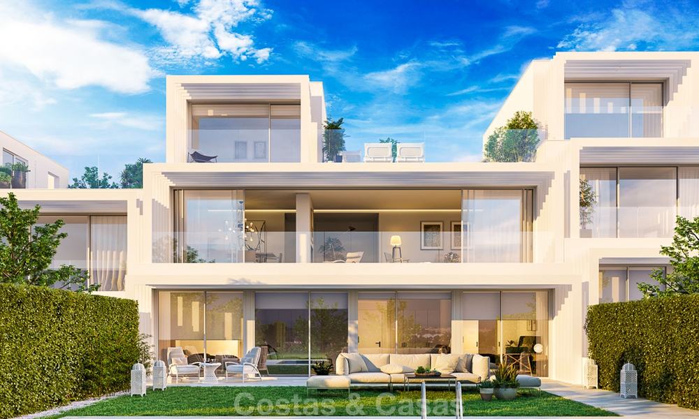 Nouvelles villas jumelées contemporaines avec vue imprenable sur mer à vendre, directement sur le golf à Sotogrande, Costa del Sol 9942