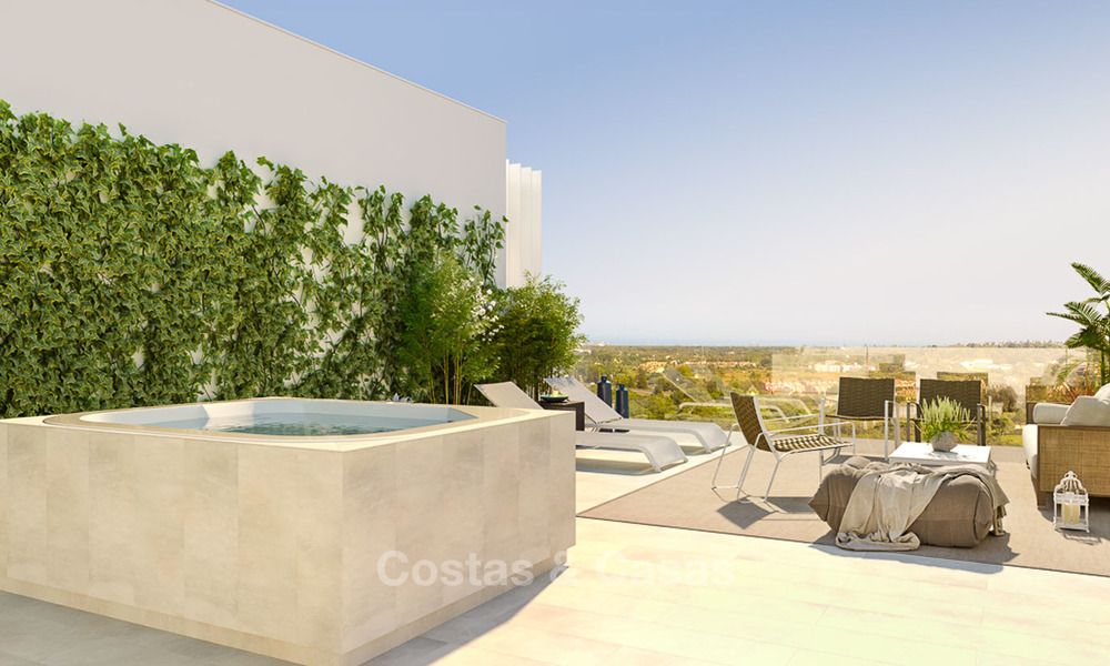 Nouvelles villas jumelées contemporaines avec vue imprenable sur mer à vendre, directement sur le golf à Sotogrande, Costa del Sol 9945