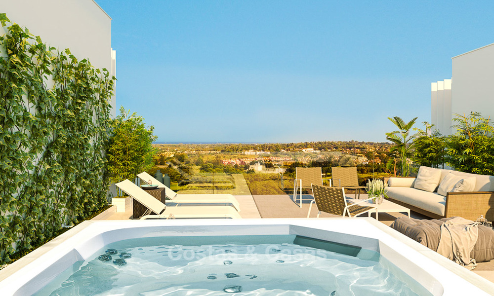 Nouvelles villas jumelées contemporaines avec vue imprenable sur mer à vendre, directement sur le golf à Sotogrande, Costa del Sol 9946