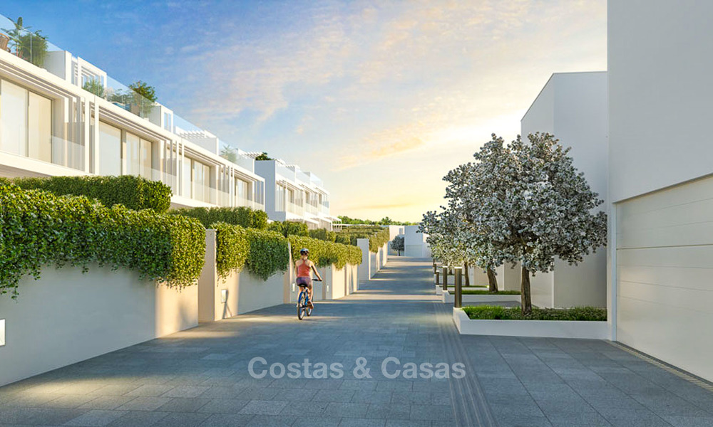 Nouvelles villas jumelées contemporaines avec vue imprenable sur mer à vendre, directement sur le golf à Sotogrande, Costa del Sol 9951