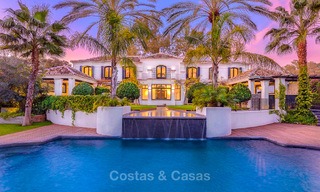 Villa palatiale de style méditerranéen à vendre dans un quartier résidentiel prestigieux côté plage, Guadalmina Baja, Marbella 9962 