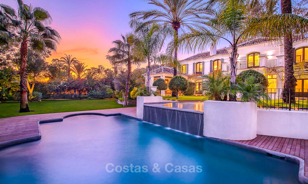 Villa palatiale de style méditerranéen à vendre dans un quartier résidentiel prestigieux côté plage, Guadalmina Baja, Marbella 9963