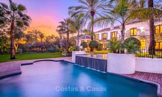 Villa palatiale de style méditerranéen à vendre dans un quartier résidentiel prestigieux côté plage, Guadalmina Baja, Marbella 9963 