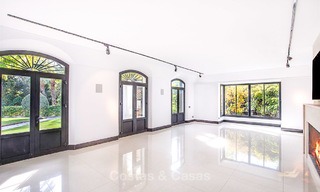 Villa palatiale de style méditerranéen à vendre dans un quartier résidentiel prestigieux côté plage, Guadalmina Baja, Marbella 9968 