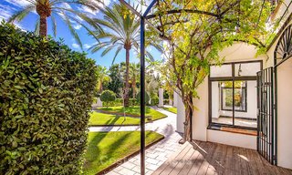 Villa palatiale de style méditerranéen à vendre dans un quartier résidentiel prestigieux côté plage, Guadalmina Baja, Marbella 9971 