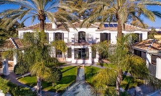Villa palatiale de style méditerranéen à vendre dans un quartier résidentiel prestigieux côté plage, Guadalmina Baja, Marbella 9992 