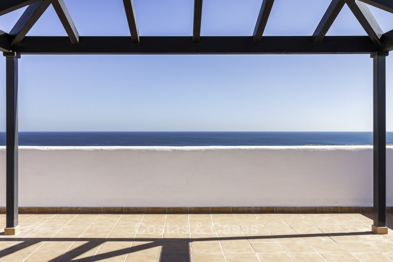 A vendre ! Prêt à emménager dans ces nouveaux appartements de golf avec vue sur mer et à distance de marche de la plage - Casares, Costa del Sol 11128 