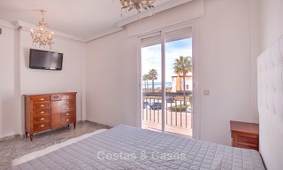 A vendre, spacieuse maison jumelée avec vue magnifique sur la mer, dans un complexe prestigieux en front de mer - Marbella Est 10046 