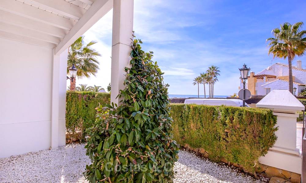 A vendre, spacieuse maison jumelée avec vue magnifique sur la mer, dans un complexe prestigieux en front de mer - Marbella Est 10052